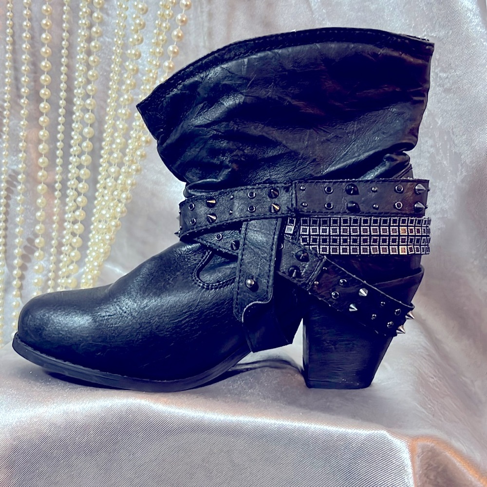 NWT! Sterling River Studded Black Leather Harness Boot, size 10.